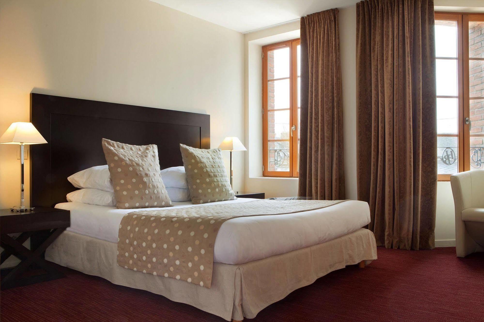 Hotel Burgevin سولي-سوغ -لواغ المظهر الخارجي الصورة