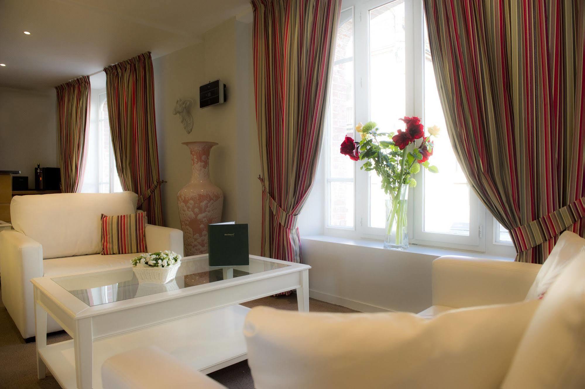 Hotel Burgevin سولي-سوغ -لواغ المظهر الخارجي الصورة